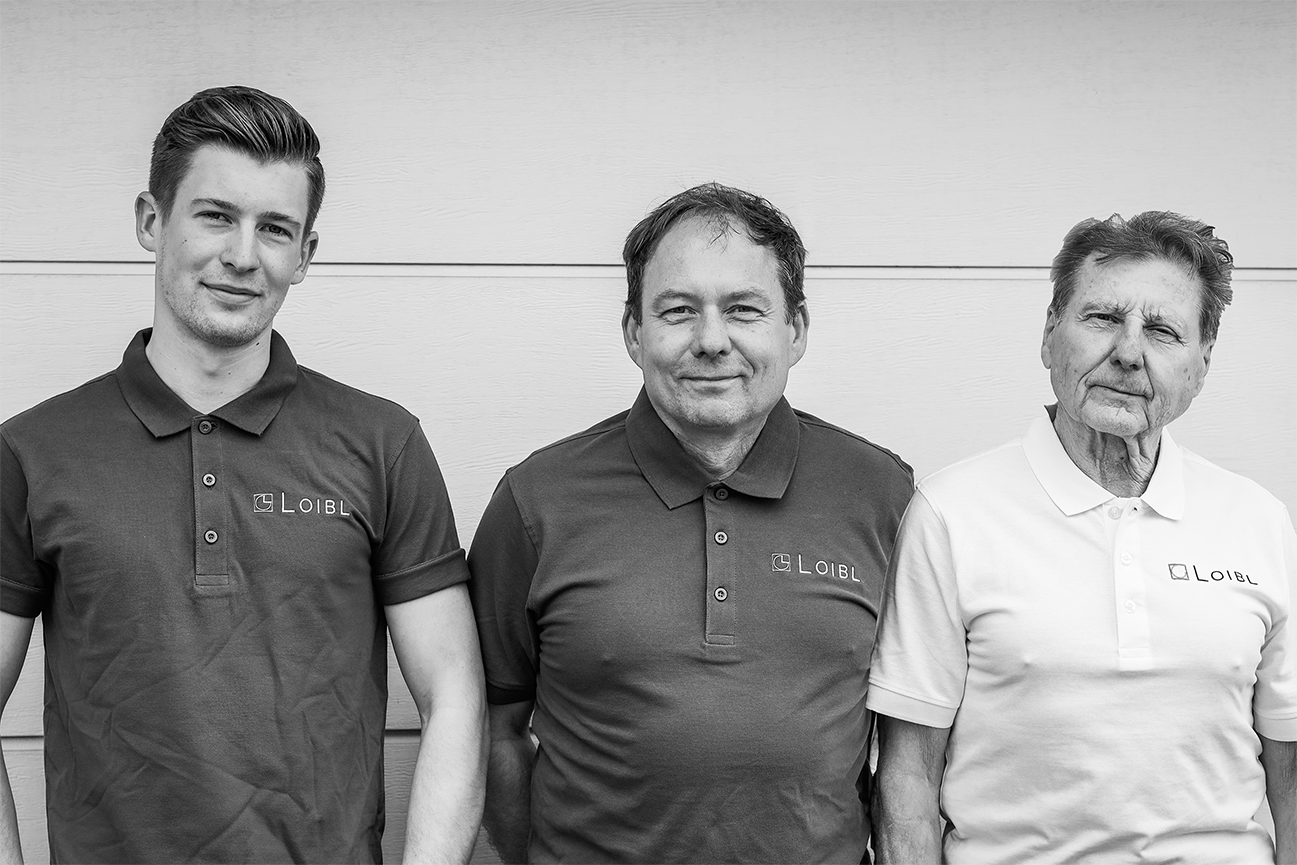 Günter, Martin und Luca Loibl, Gründer Geschäftsführer des Malermeisterbetriebs Loibl, schwarz-weiß Bild